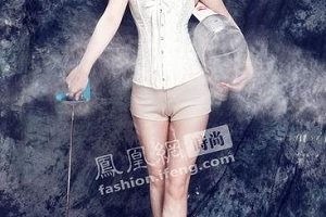 柳岩的新红裙,窈窕出镜,和壮男拳手在健身房上演nue lian。