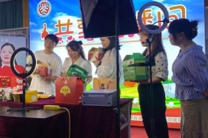 网红主播学堂开课了!如何成为一个网红?今天学堂来教你。