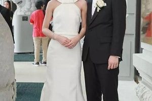 文咏珊过大礼与未婚夫吴启楠均穿喜庆的大红色?这颜色搭配好喜庆啊!