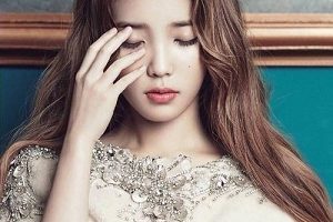韩国女歌手李智恩,她的名字叫李智恩。