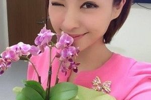 台视美女主播张宇与半裸男亲密床照曝光后偷吃
