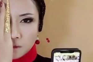 网友集体模仿阿丽塔仿妆,但阿丽塔:我太难了!