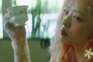 你们还记得那个甜甜的蜜桃女孩吗?
