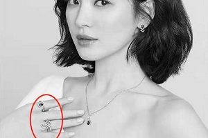 传了4天,宋慧乔终于现身了,但左手无名指不见婚戒,难道真的离婚了?