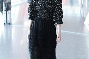 气质女神郑秀妍与孟美岐同框,气质不输明星。