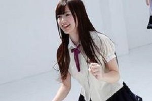 星名美津纪：超火爆中日混血美少女、爱玩鸟、爱自拍