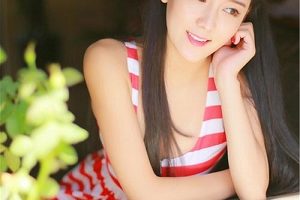 被赞“千年一遇美少女”女大学生私照扒出:清纯