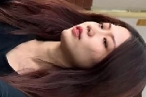 美女穿牛仔裤展现翘臀和长腿的视频分享