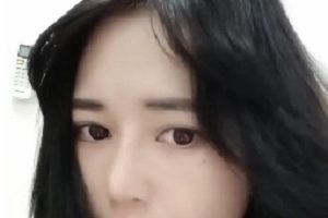 越南纯女人孩诱惑solo合集细节：具有越南特色的纯女人孩在这个诱人的solo合集中展现出了迷人的魅力。