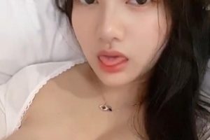 小尤奈露脸尺度视频,童颜身材车灯齐全
