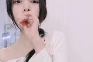 《学妹炮击自拍3小时》-新人超人气视频，清纯颜值身材无可挑剔，洗手间表情超爱