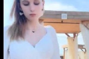 东北大神海边搭讪精选女神，正牌女友现身，身材惊艳！观看视频大小2.5G