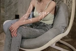 上海170反差婊贵妇+闺蜜Angie多人游合集69V381P4.8G，高端名媛互动展示