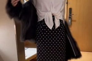 小杏仁定制约播黑丝诱人1部186mVIP群专属